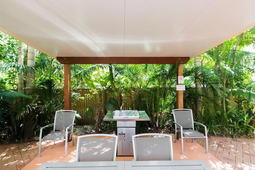 Bermuda Villas Sunshine Coast 4*,